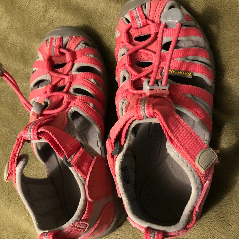 Keen little girls water shoes
